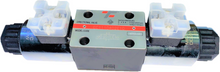 Load image into Gallery viewer, Directional Solenoid Valve CETOP 03 NG6 4/3 P&gt;T, AB blocked 24VDC
